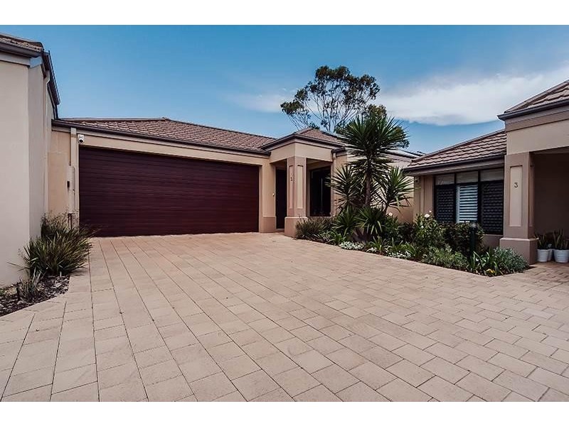 2/217 RAVENSCAR Street, Doubleview WA 6018