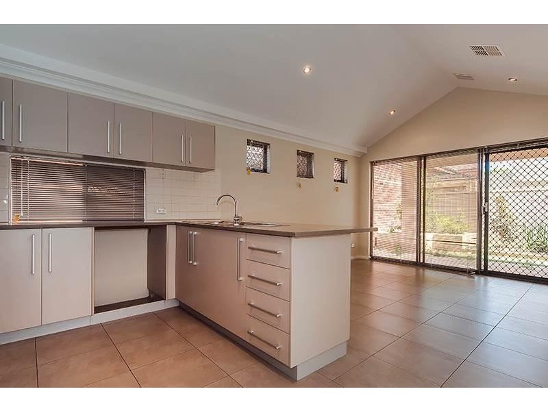 2/217 RAVENSCAR Street, Doubleview WA 6018