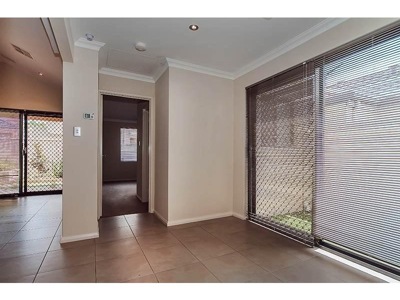 2/217 RAVENSCAR Street, Doubleview WA 6018