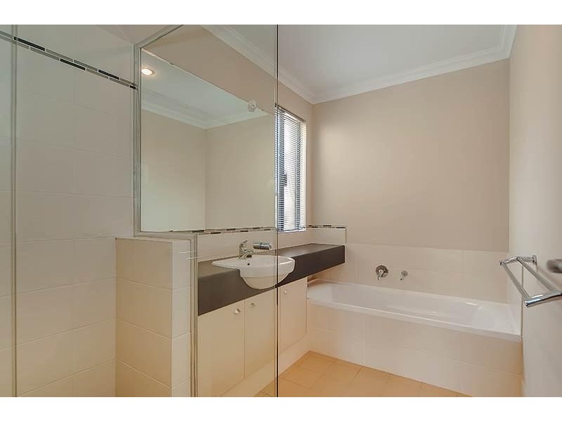 2/217 RAVENSCAR Street, Doubleview WA 6018