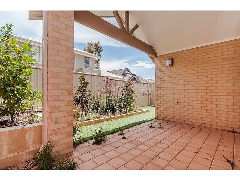 2/217 RAVENSCAR Street, Doubleview WA 6018