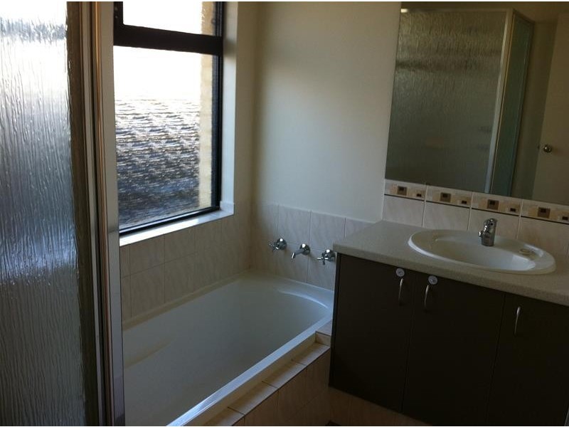 3 Robur Way, Banksia Grove WA 6031