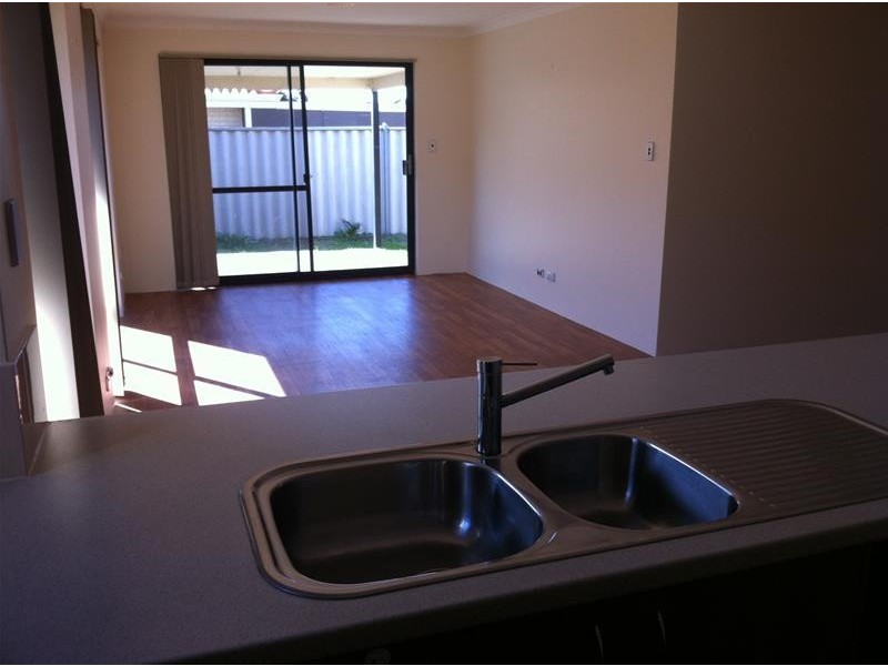 3 Robur Way, Banksia Grove WA 6031