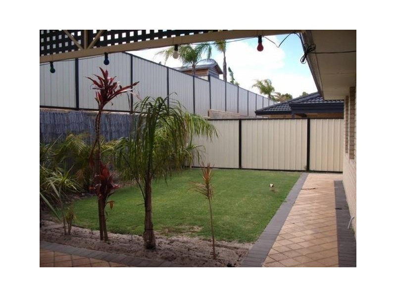 26 Lyndavale Loop, Carramar WA 6031