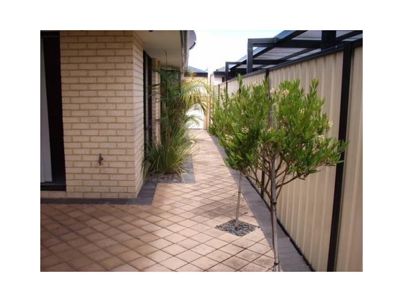 26 Lyndavale Loop, Carramar WA 6031