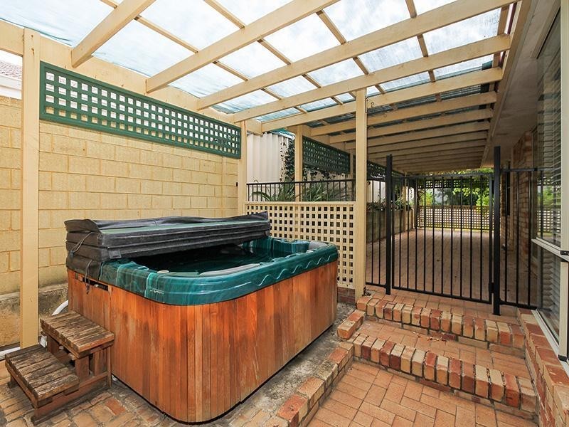 4 Akera Close, Hillarys WA 6025