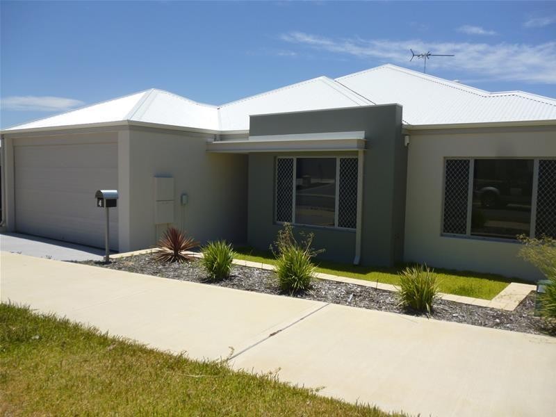 4 Tranquility Crescent, Aveley WA 6069
