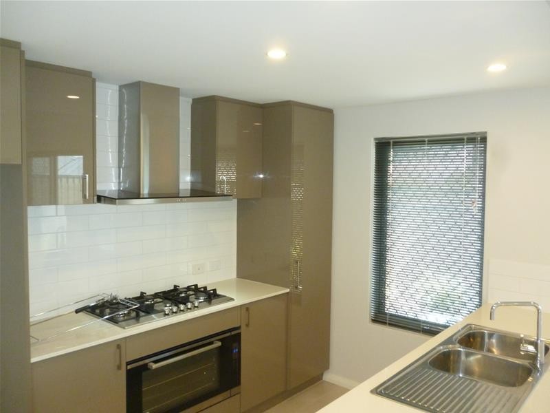 4 Tranquility Crescent, Aveley WA 6069