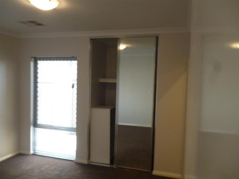 4 Tranquility Crescent, Aveley WA 6069