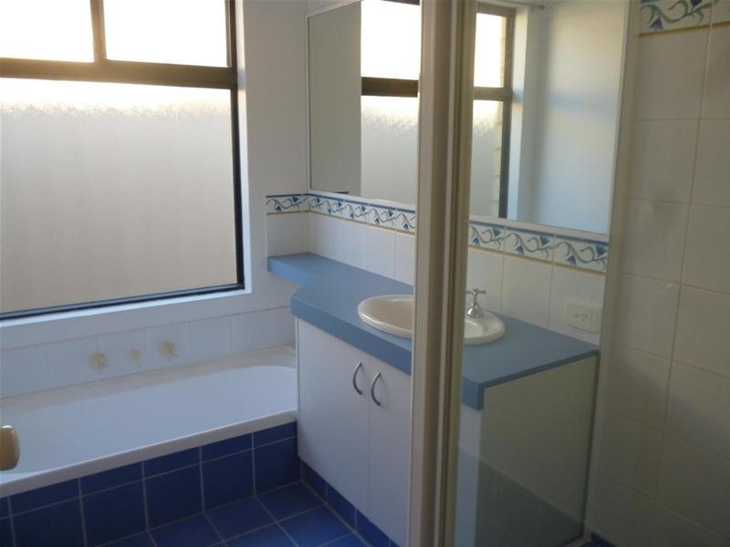 25 Minjah Circuit, Carramar WA 6031