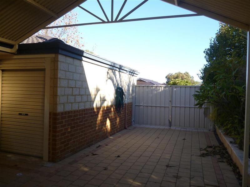 25 Minjah Circuit, Carramar WA 6031