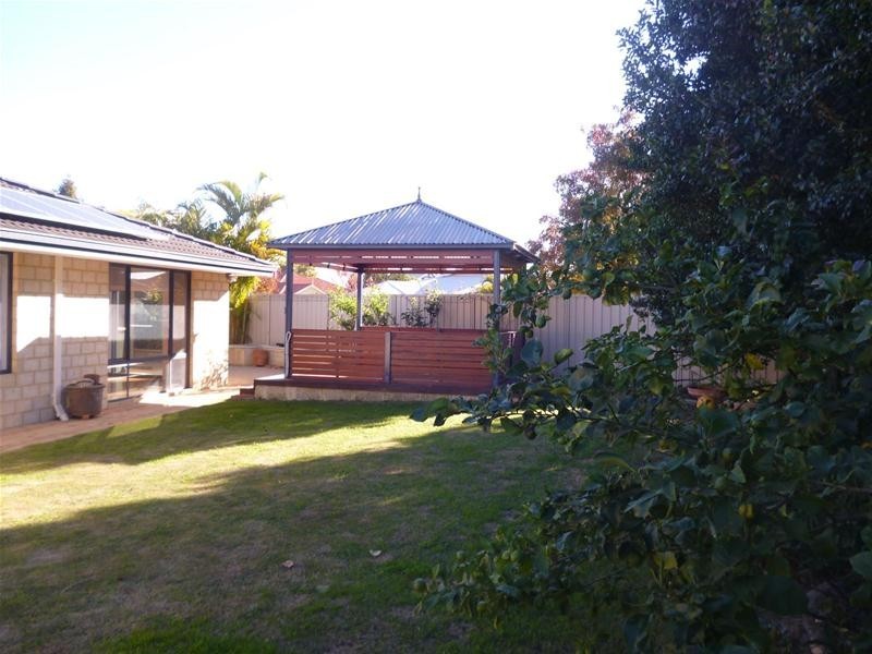 25 Minjah Circuit, Carramar WA 6031