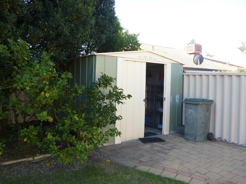 25 Minjah Circuit, Carramar WA 6031