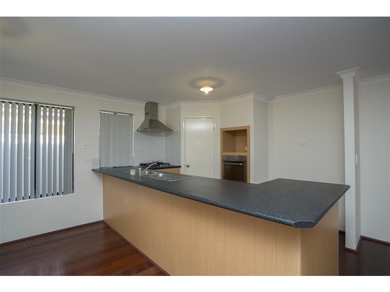 27 Fairvale Bend, Madeley WA 6065