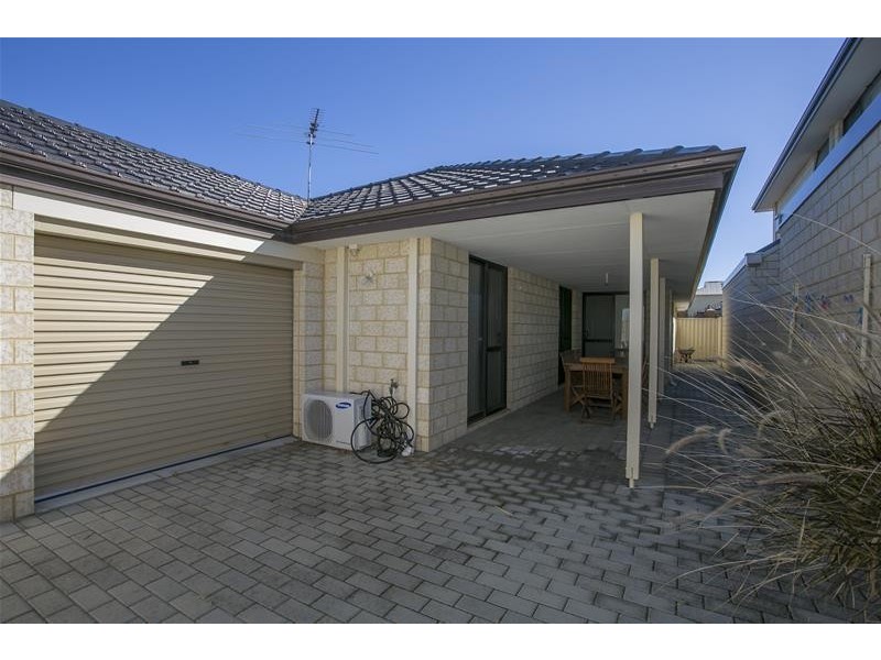 27 Fairvale Bend, Madeley WA 6065