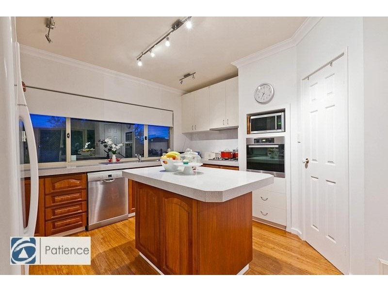 16 Kinsale Drive, Mindarie WA 6030