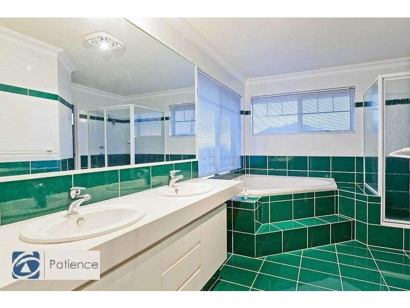 16 Kinsale Drive, Mindarie WA 6030