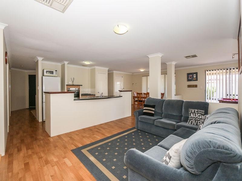 1 Allanbi Circle, Carramar WA 6031