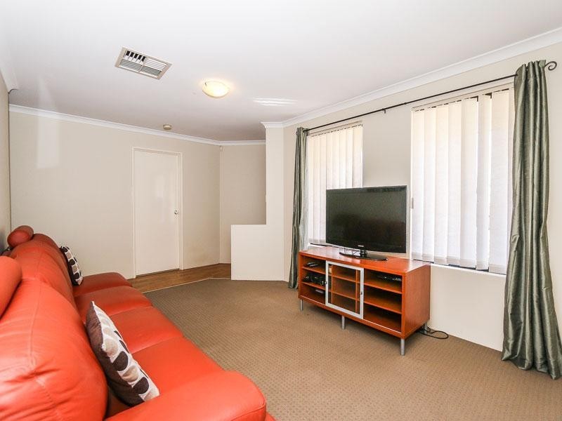 1 Allanbi Circle, Carramar WA 6031