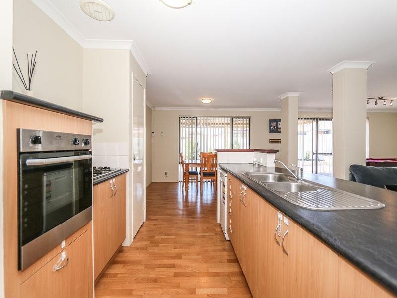 1 Allanbi Circle, Carramar WA 6031