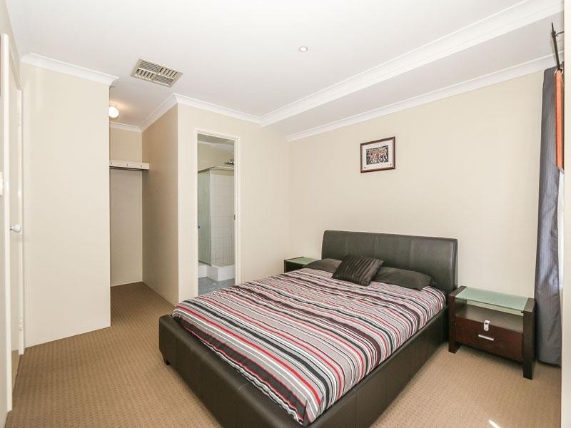 1 Allanbi Circle, Carramar WA 6031