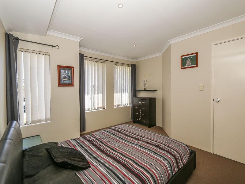 1 Allanbi Circle, Carramar WA 6031