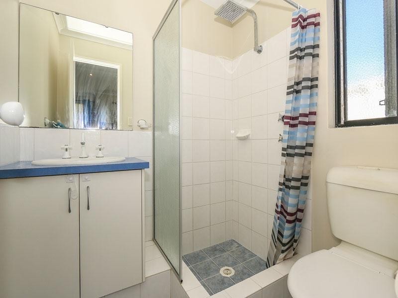 1 Allanbi Circle, Carramar WA 6031