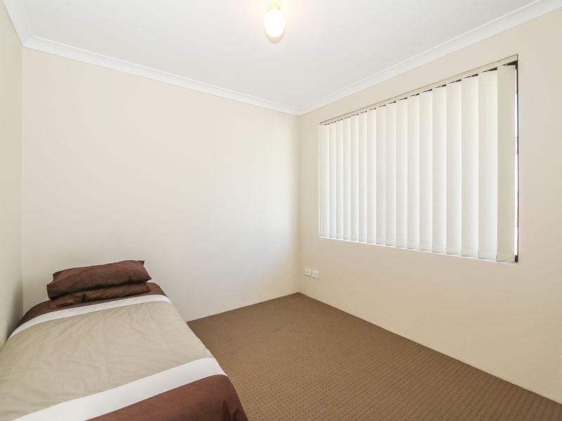 1 Allanbi Circle, Carramar WA 6031