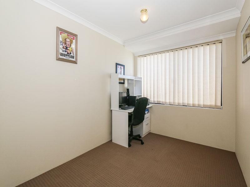 1 Allanbi Circle, Carramar WA 6031