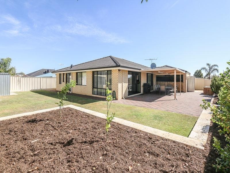 1 Allanbi Circle, Carramar WA 6031
