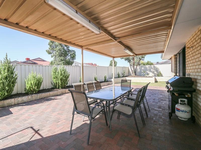 1 Allanbi Circle, Carramar WA 6031