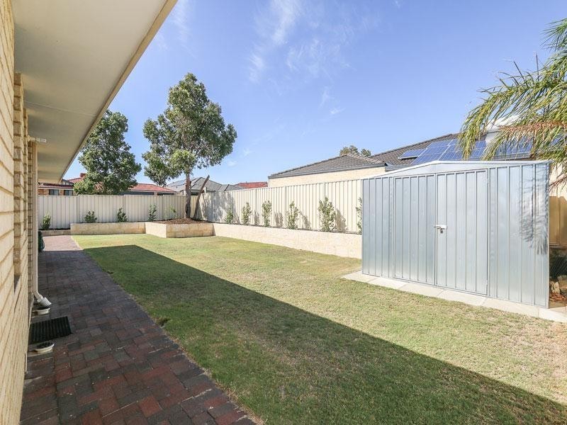 1 Allanbi Circle, Carramar WA 6031