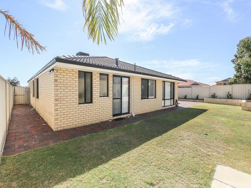 1 Allanbi Circle, Carramar WA 6031