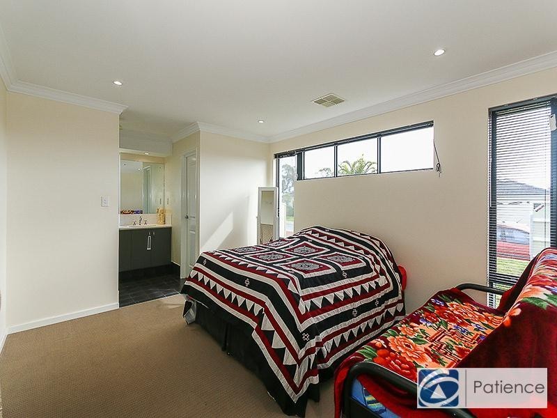 4 Covent Fairway, Pearsall WA 6065