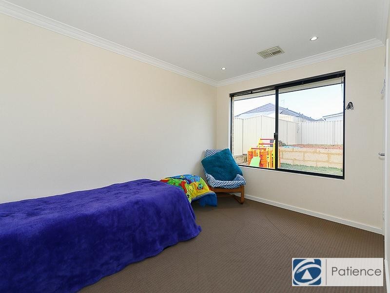 4 Covent Fairway, Pearsall WA 6065