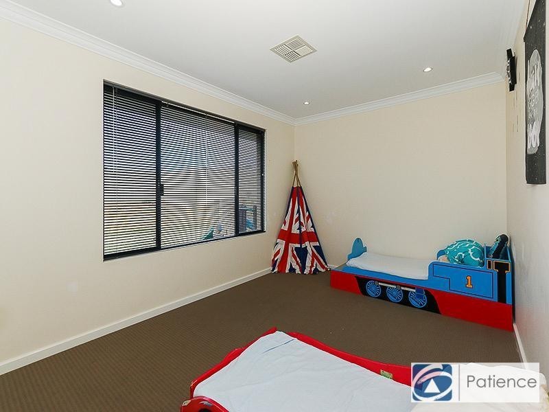 4 Covent Fairway, Pearsall WA 6065