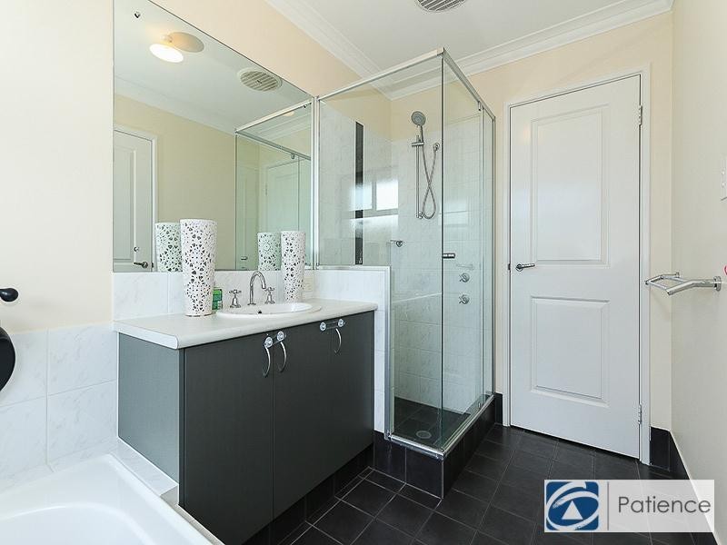 4 Covent Fairway, Pearsall WA 6065