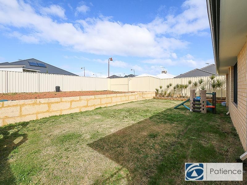4 Covent Fairway, Pearsall WA 6065