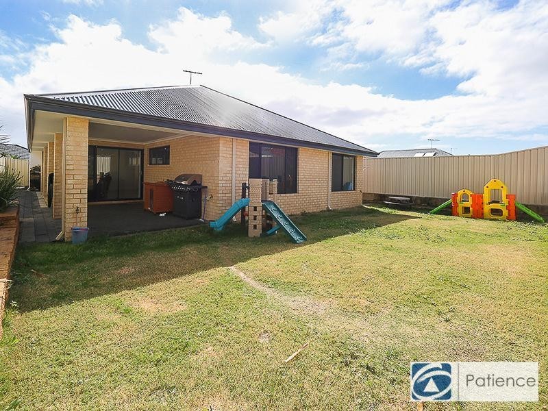 4 Covent Fairway, Pearsall WA 6065