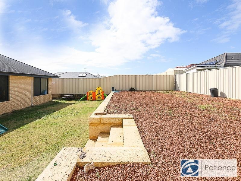4 Covent Fairway, Pearsall WA 6065