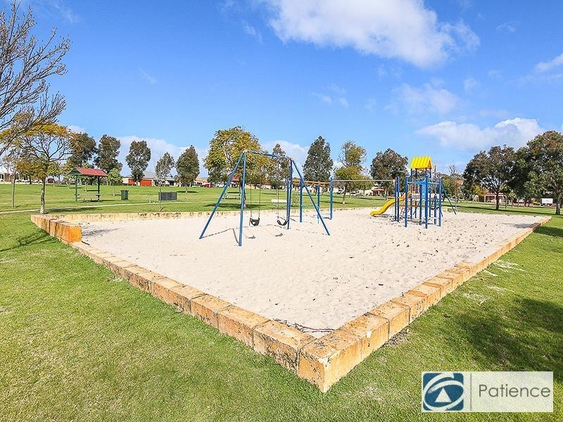 4 Covent Fairway, Pearsall WA 6065