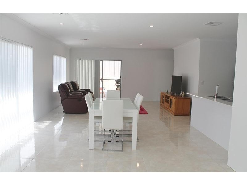 6 Yacht Way, Two Rocks WA 6037