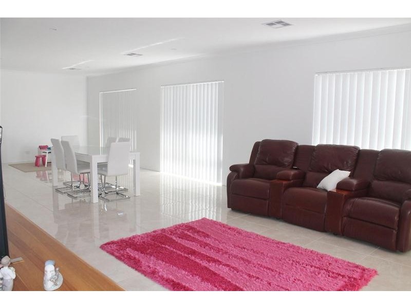 6 Yacht Way, Two Rocks WA 6037