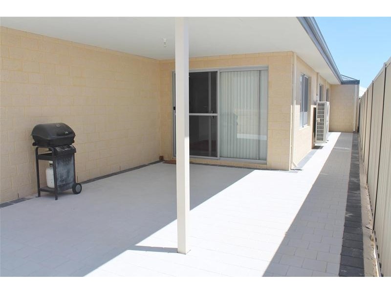 6 Yacht Way, Two Rocks WA 6037