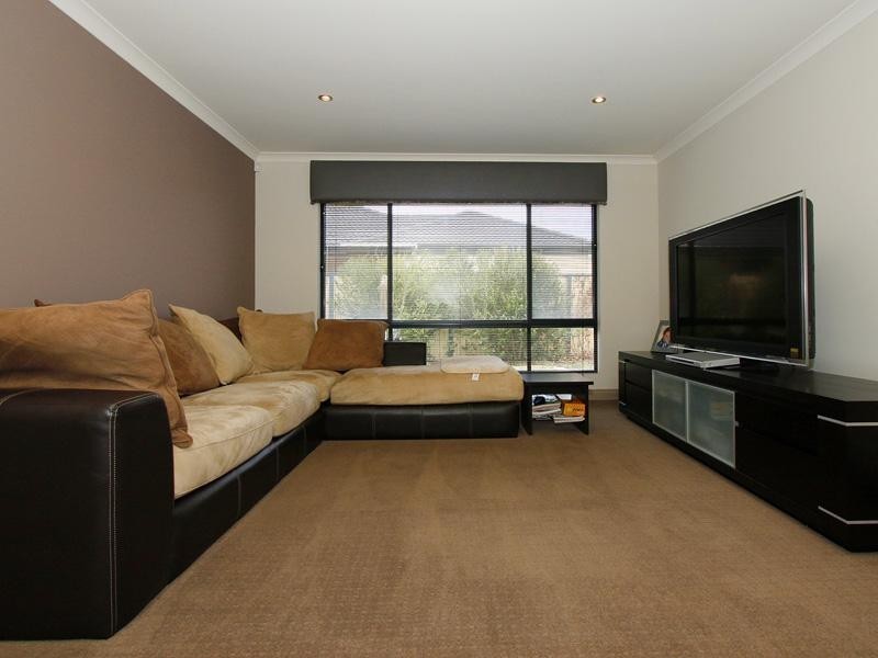 18 Grallina Way, Tapping WA 6065