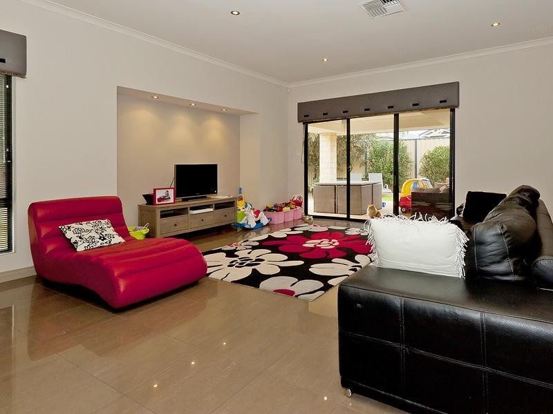 18 Grallina Way, Tapping WA 6065