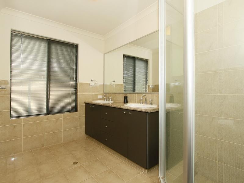 18 Grallina Way, Tapping WA 6065