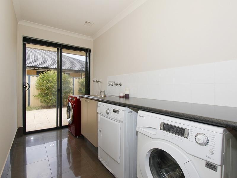 18 Grallina Way, Tapping WA 6065