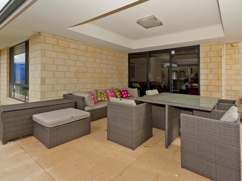 18 Grallina Way, Tapping WA 6065