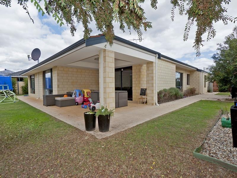 18 Grallina Way, Tapping WA 6065